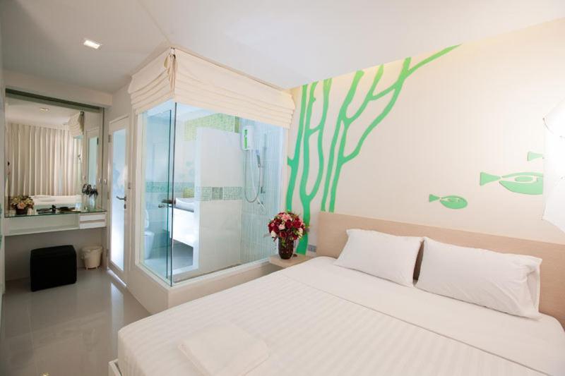 R-Con Blue Ocean Hotel Pattaya Room photo